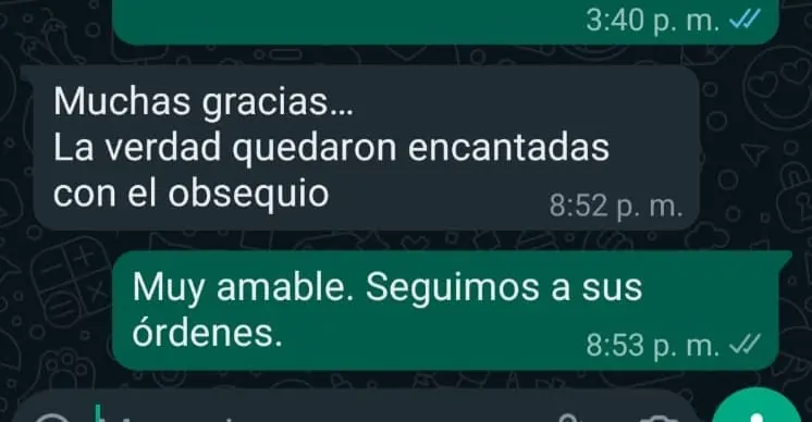 Les gustó mucho el sabor del arreglo frutal con fresas rellenas